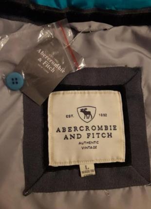 Новая жилетка abercrombie and fitch ярко-голубая с мехом на капюшоне4 фото