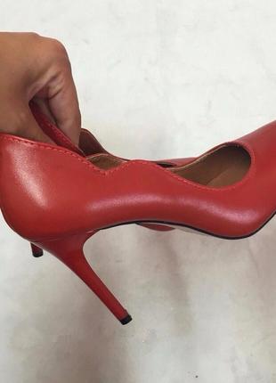 Туфли лодочки из натуральной кожи на шпильке