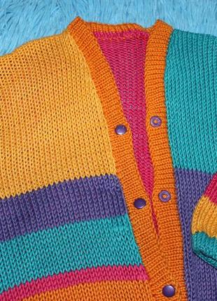Яркая детская кофточка на кнопках