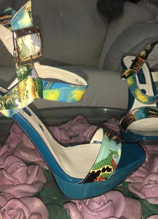 Яскраві босоніжки