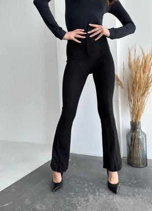 Женские замшевые брюки с разрезом черные белые серые клеш нарядные на весну3 фото