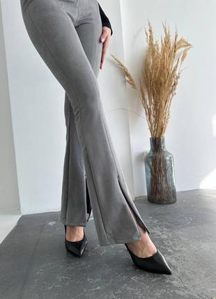 Женские замшевые брюки с разрезом черные белые серые клеш нарядные на весну2 фото