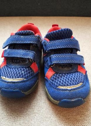 Кроссовки на мальчика