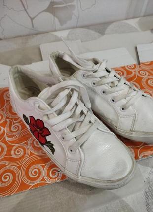 Кросівки жіночі 39