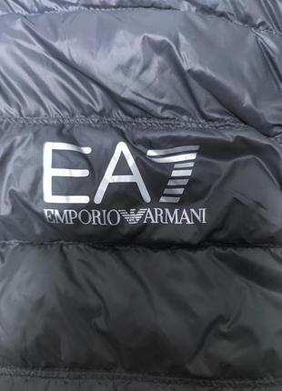 Emporio armani пуховая жилетка /7679/7 фото