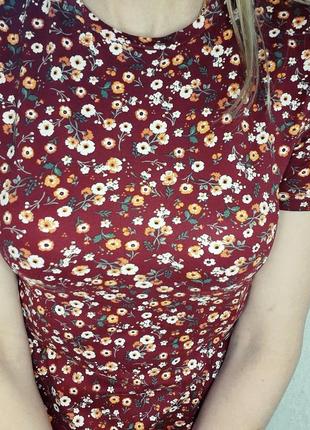 Бордовое мини платье с цветочным принтом4 фото