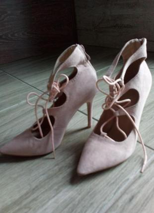 Нежные туфельки на шнуровке