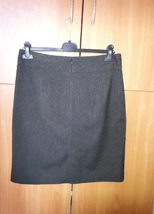 Темно-серая юбка карандаш с карманами впереди2 фото