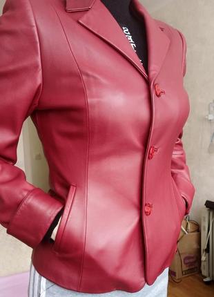 Жіноча шкіряна куртка - піджак3 фото
