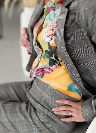 Женский брючный костюм