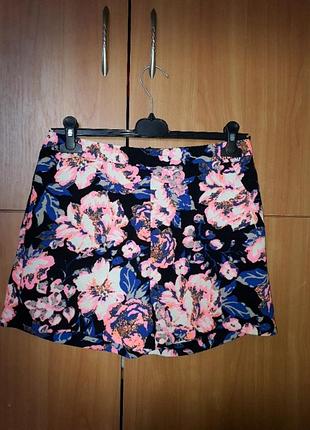 Модні шорти з кишенями