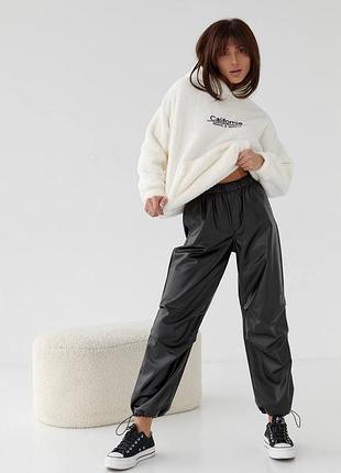 Штаны из кожзама