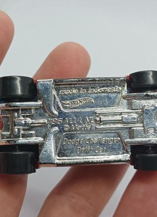Машинка dodge challenger drift hot wheels mattel 5