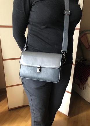 Женская сумочка-мессенджер в отличном состоянии6 фото