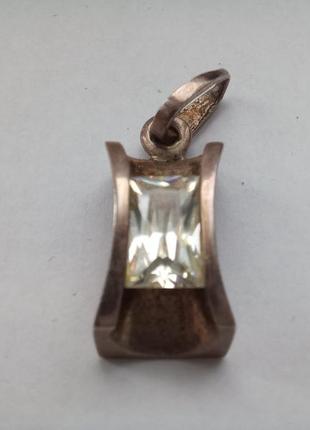 Серебряный кулон с фианитом