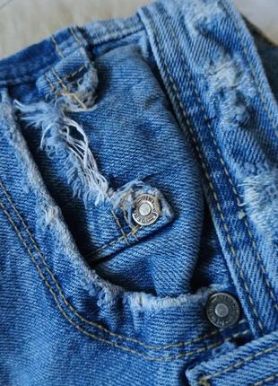Круті розкльошені джинси з потертостями і дірочками3 фото