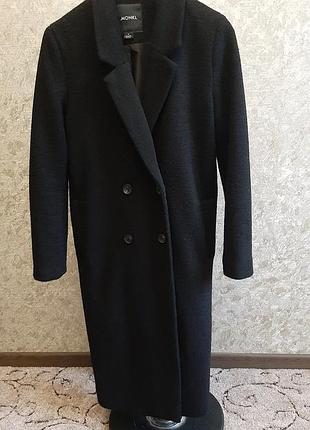 Черное пальто