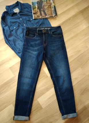 Стильные джинсы скинни с подворотам внизу,высокая посадка без дефектов.крутые.