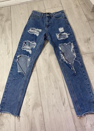 Актуальные джинсы мом, рваные, стильные, модные, slim mom, трендовые2 фото