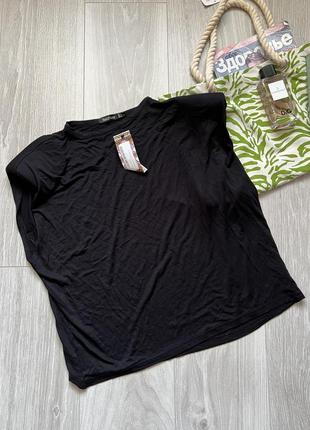 Черная футболка boohoo