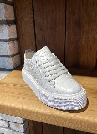 Кроссовки белые натуральная кожа3 фото