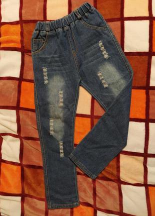 Широкие стильные рваные джинсы брюки для девушки