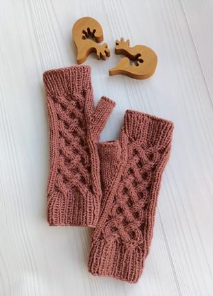 Митенки вязаные.