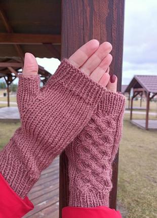Митенки вязаные.