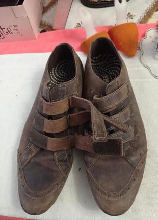 Туфлі на ліпках.