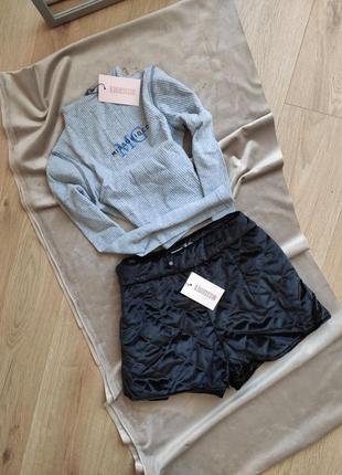 З біркою вельветові нові чорні шорти