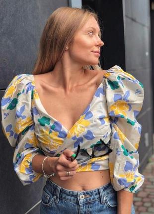 Блуза з об’ємними рукавами в квітковий принт від бренду studio atelier