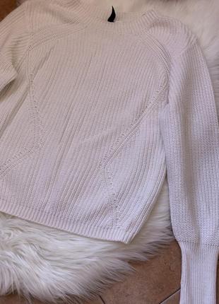 Базовый вязаный свитер в белом цвете от бренда hm5 фото