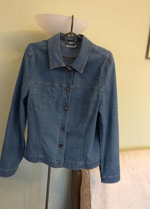 Легкая джинсовая курточка стрейч