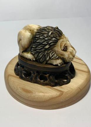 Авторська статуетка фігурка "лев" з кістки8 фото