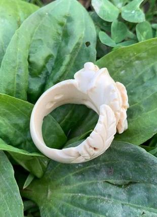 Кольцо из бивня мамонта, перстень "цветы" из бивня мамонта, украшение "цветок", украшения из кости7 фото