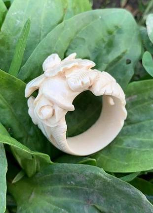 Кольцо из бивня мамонта, перстень "цветы" из бивня мамонта, украшение "цветок", украшения из кости3 фото