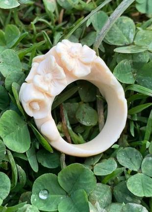 Кольцо из бивня мамонта, перстень "цветы" из бивня мамонта, украшение "цветок", украшения из кости2 фото