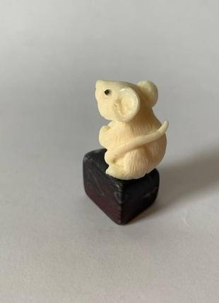 Авторська статуетка фігурка "миша", "криса" з кістки7 фото