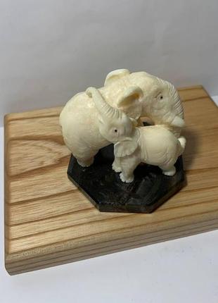 Авторська статуетка фігурка "слон і слоненя" з кістки9 фото