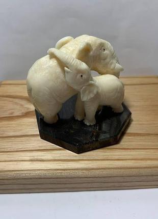 Авторська статуетка фігурка "слон і слоненя" з кістки6 фото