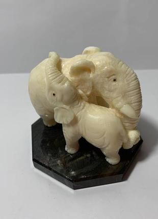 Авторська статуетка фігурка "слон і слоненя" з кістки7 фото