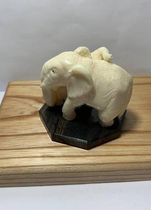 Авторська статуетка фігурка "слон і слоненя" з кістки10 фото