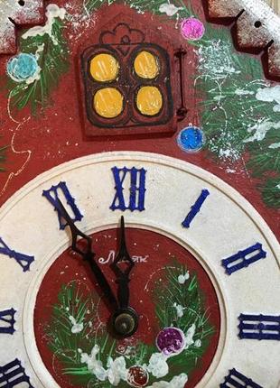Часы ходики, часы настенные, часы механические, часы с кукушкой и боем, часы ручная роспись "новогодние"8 фото