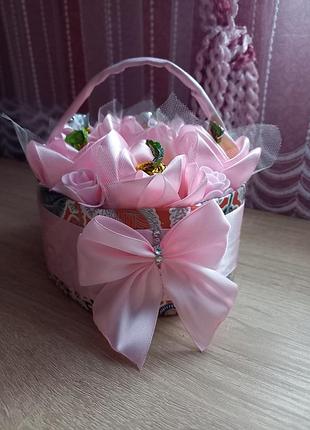 Корзинка з цукерками