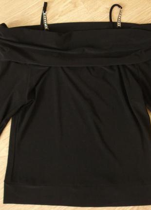 Трикотажна блуза з рукавами до 3/4 і відкритими плечима