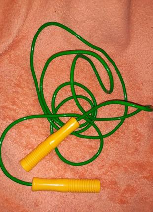 Зелёная с жёлтым детская скакалка для прыжков спортивных игр 250 см 2.5 м спорт фитнес1 фото