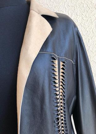 Кожаная куртка от бренда escada, черно-бежевая в идеальном состоянии.10 фото