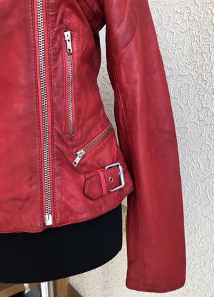 Кожаная куртка косуха от бренда closed, красная в идеальном состоянии.7 фото
