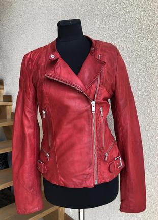 Кожаная куртка косуха от бренда closed, красная в идеальном состоянии.1 фото