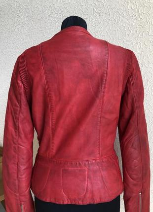 Кожаная куртка косуха от бренда closed, красная в идеальном состоянии.2 фото